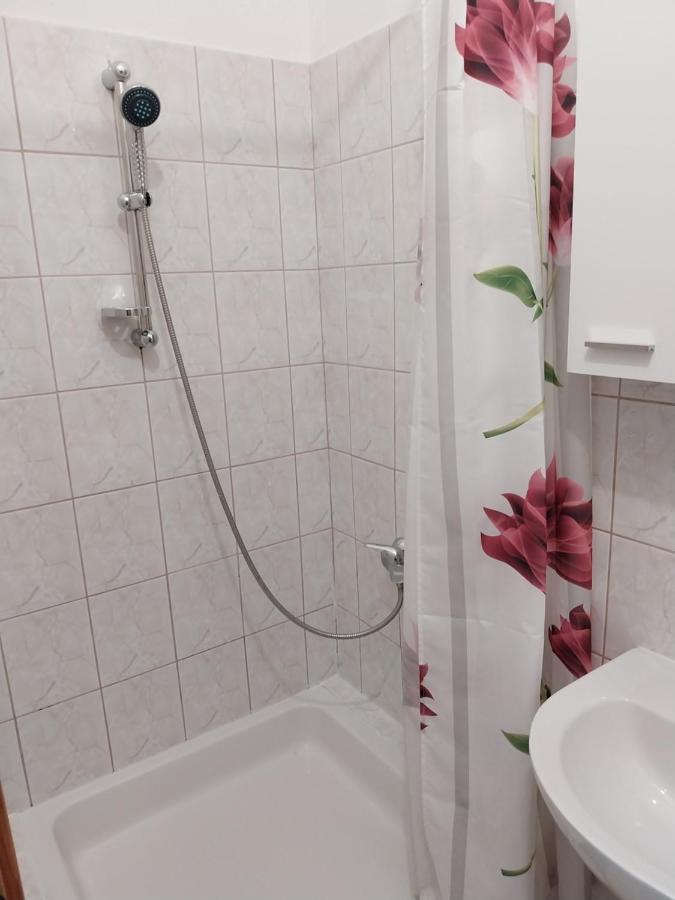Sobe Kraft 1 Apartamento Živogošće Exterior foto